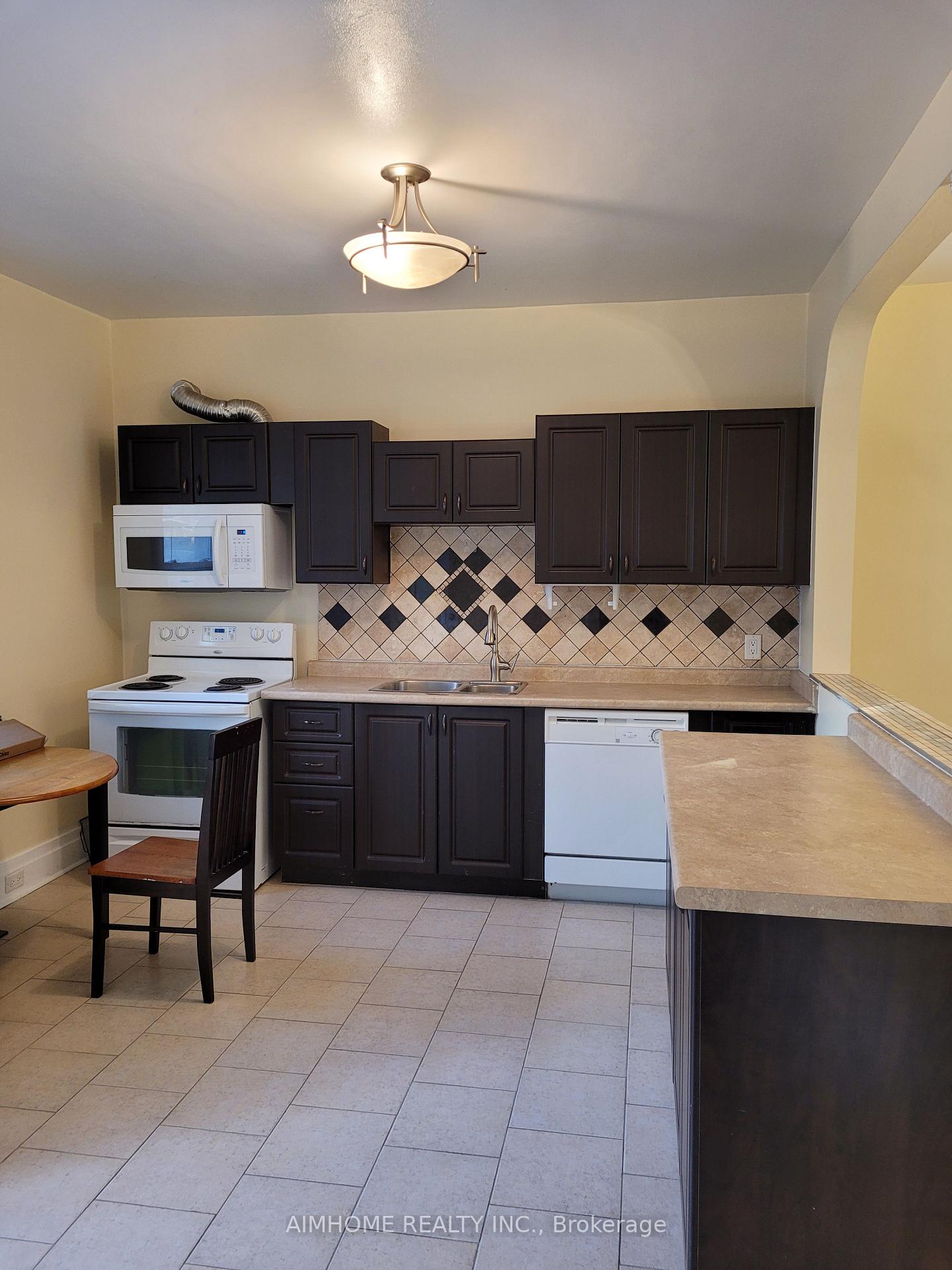 76 Penatang Street, Barrie, ON L4M 1Y9