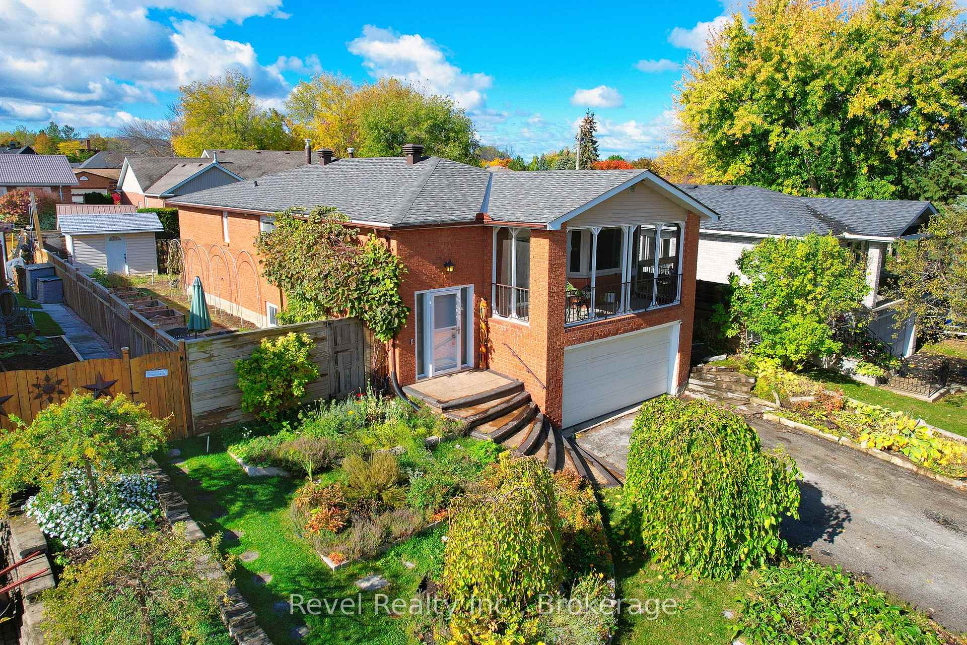 4 Teskey Court, Collingwood, ON L9Y 4R9