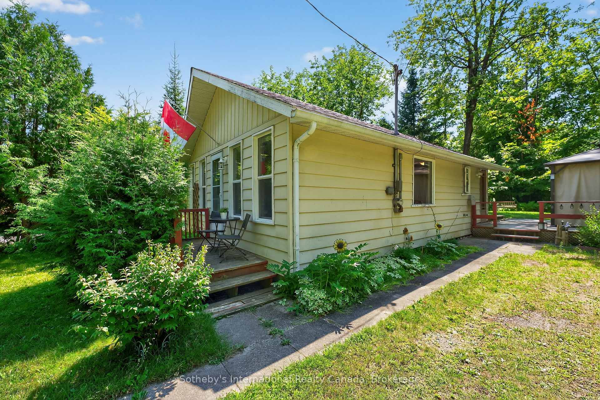 14 Domar Road, Tiny, ON L0L 2J0