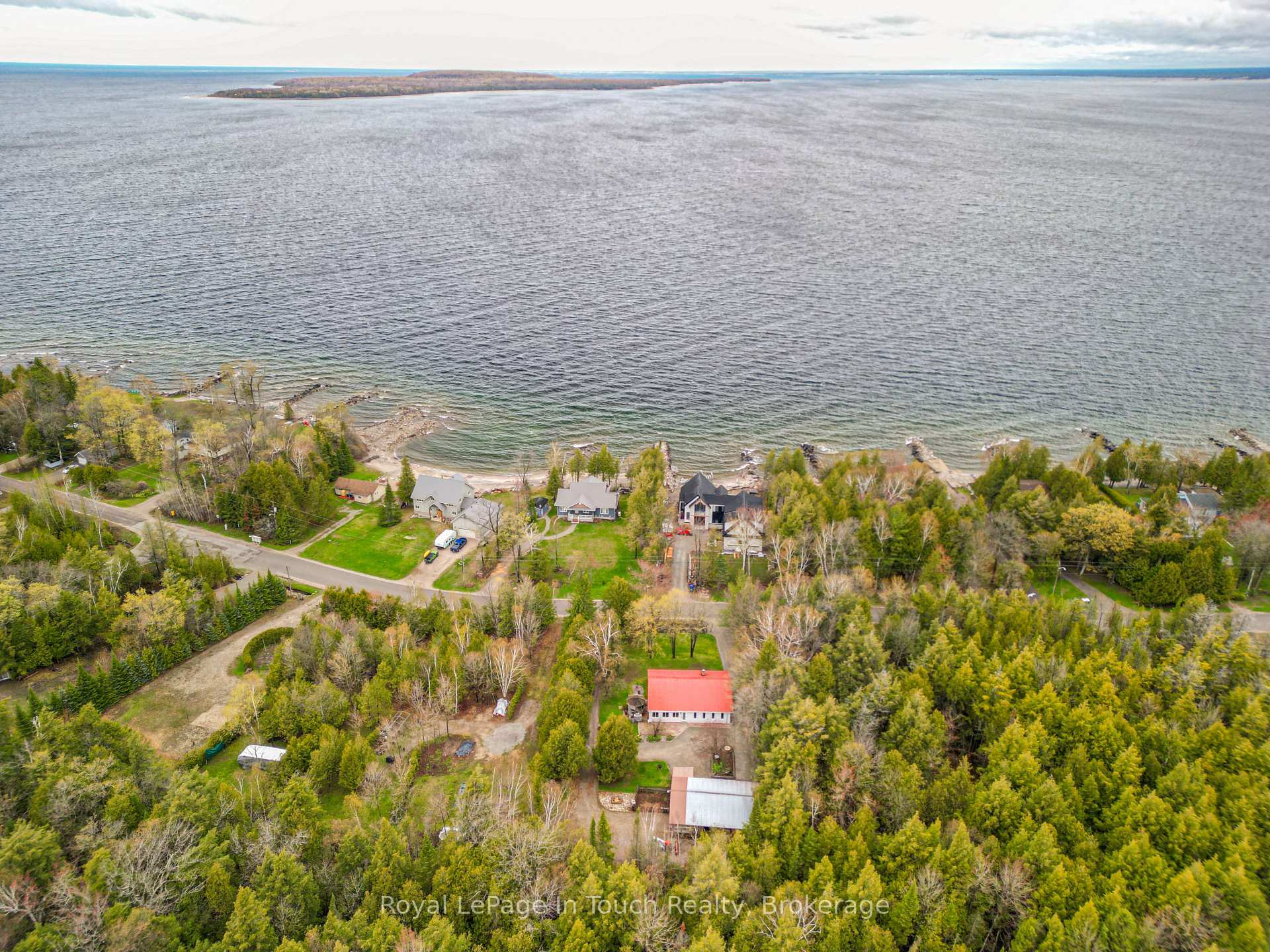 2554 Champlain Road, Tiny, ON L9M 0C3