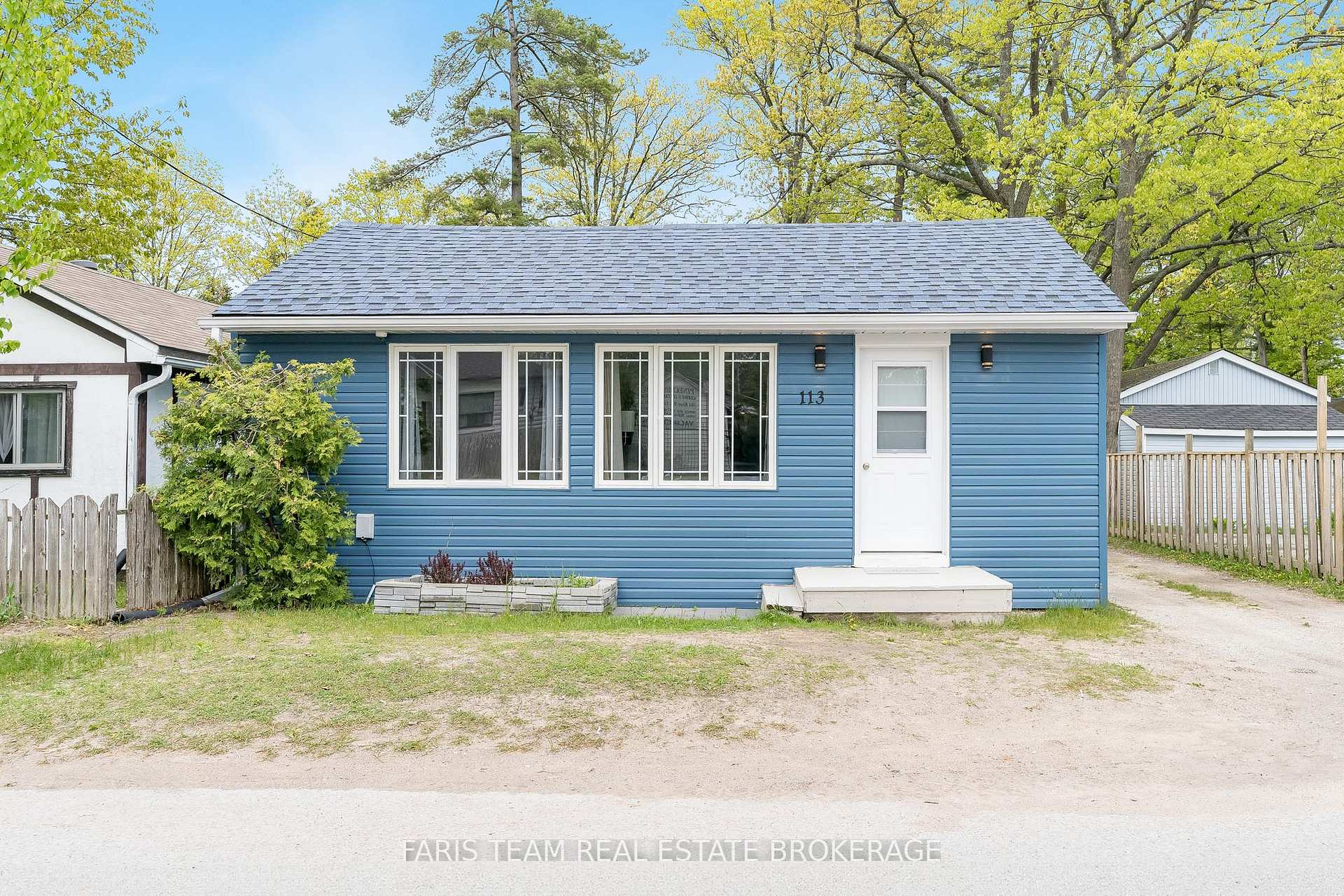 113 River Road E, Wasaga Beach, ON L9Z 2L4