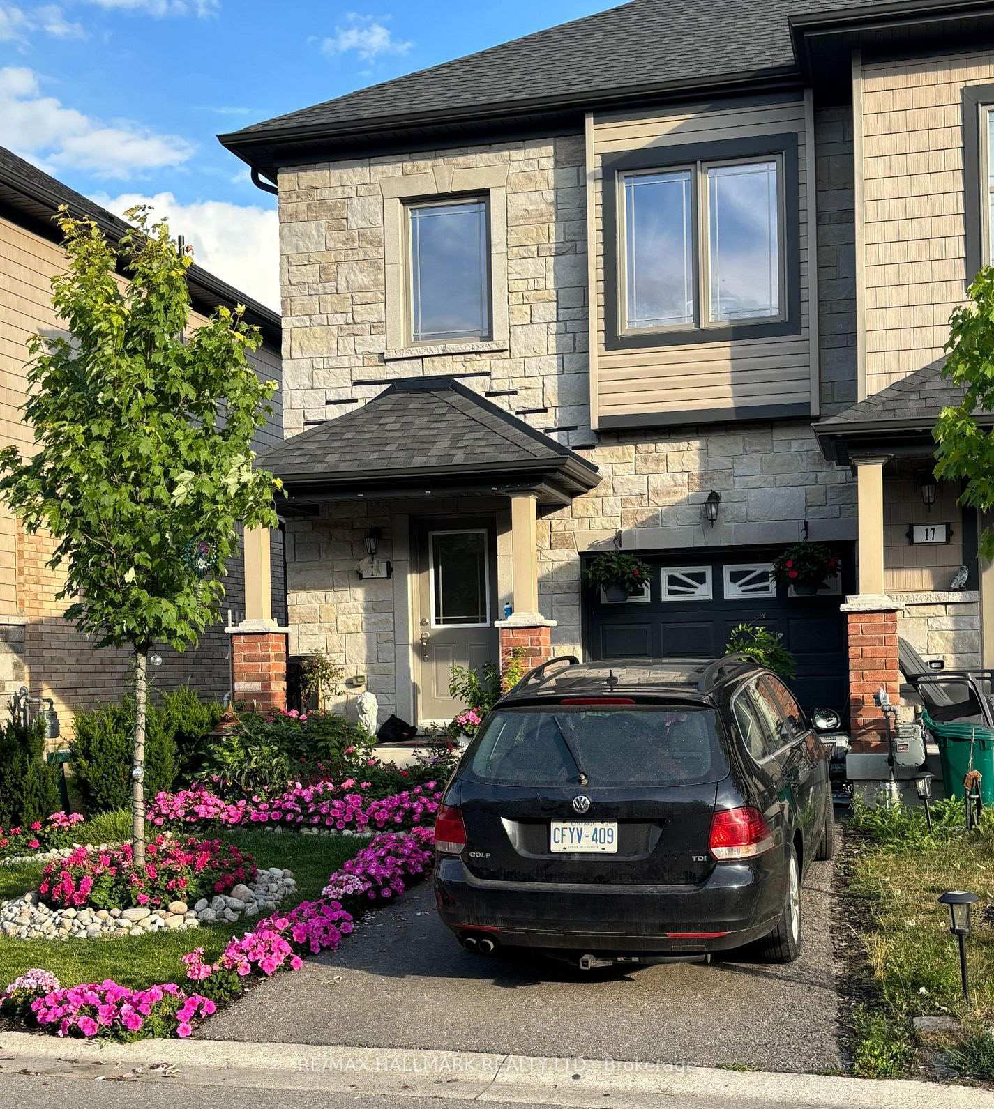 15 Deneb Street, Barrie, ON L4N 1N1