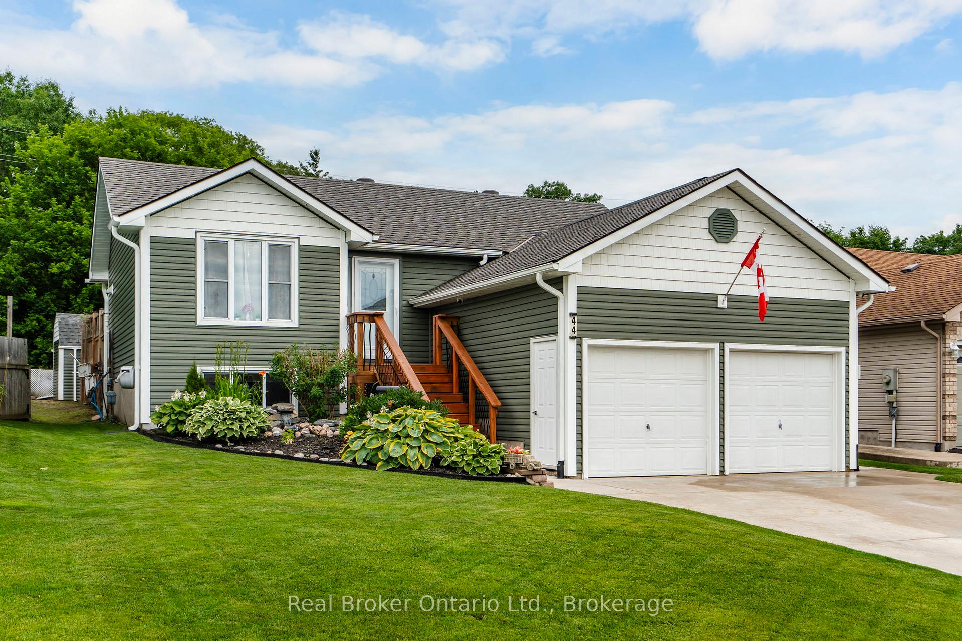 44 Byrnes Crescent, Penetanguishene, ON L9M 1V9