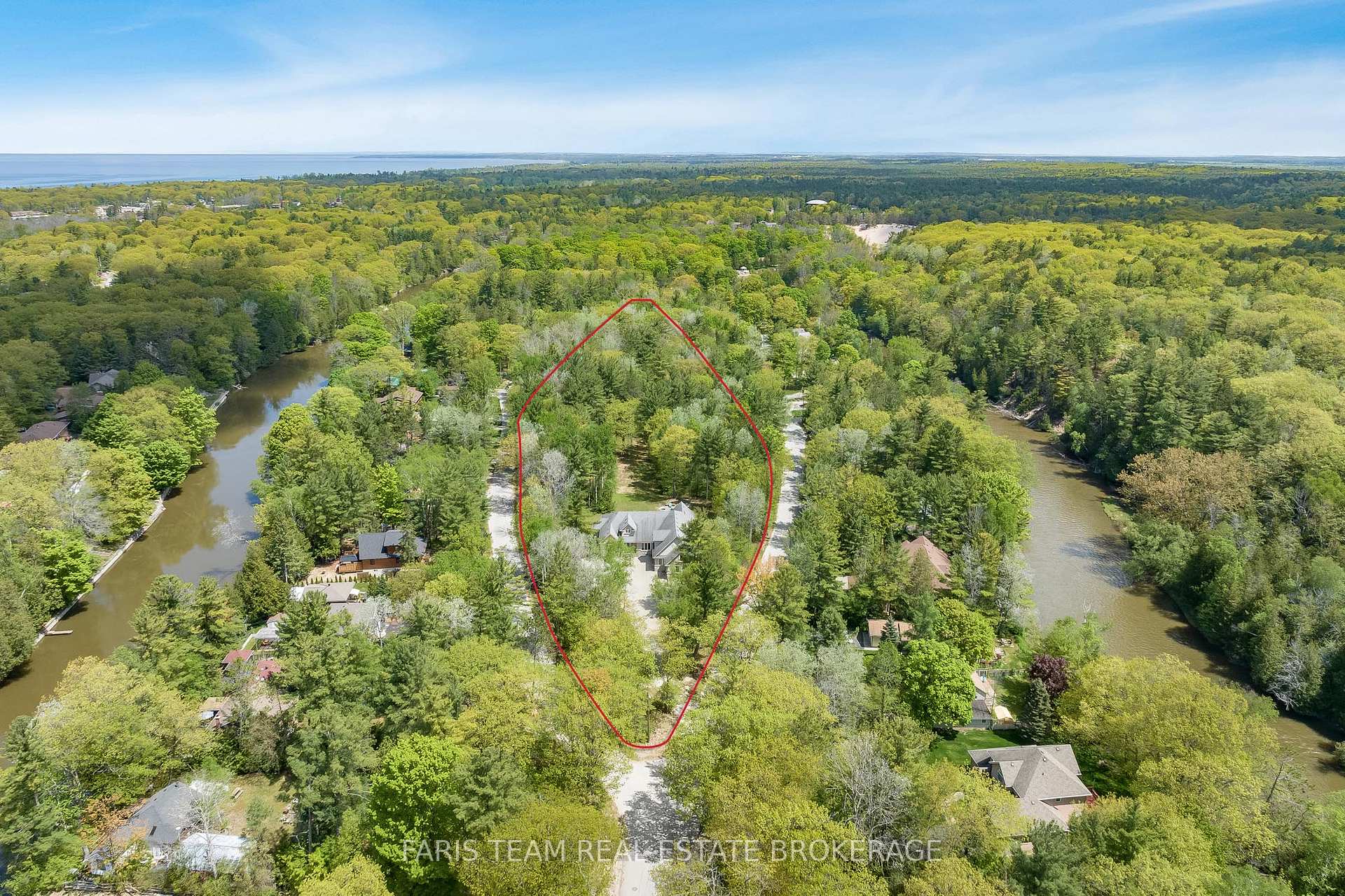 138 Knox Road E, Wasaga Beach, ON L9Z 2T5