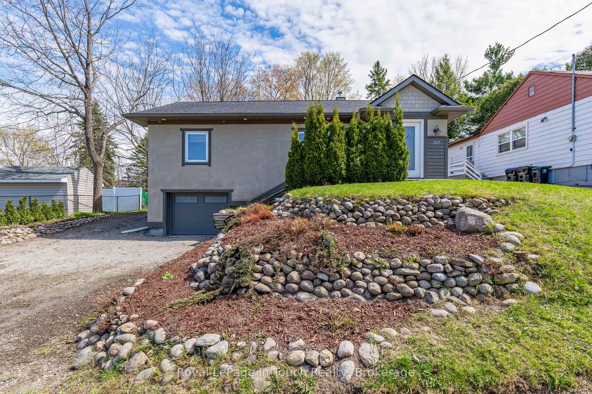 727 Victoria Street, Midland, ON L4R 1B2