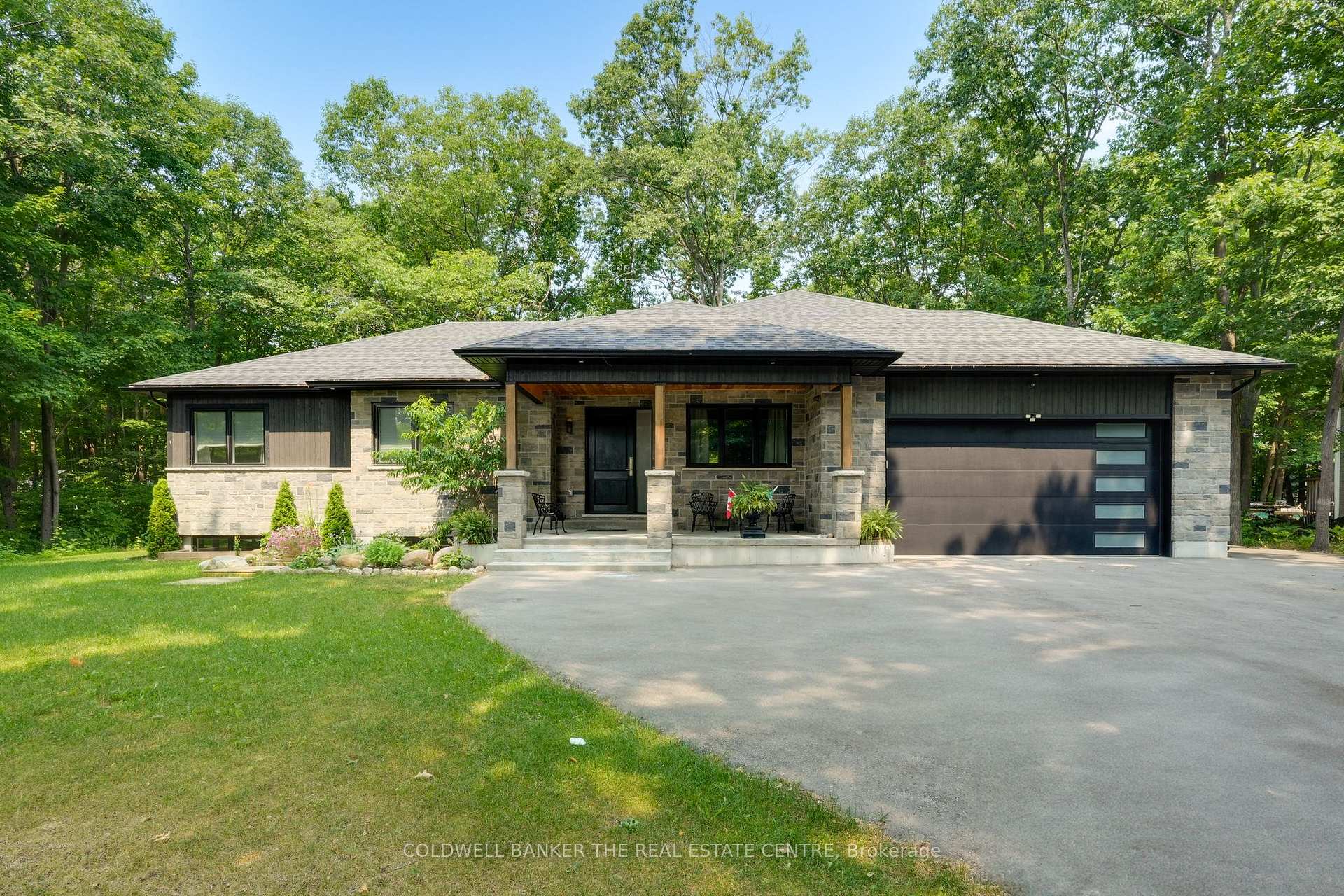 34 Oakwood Avenue, Tiny, ON L9M 0J2