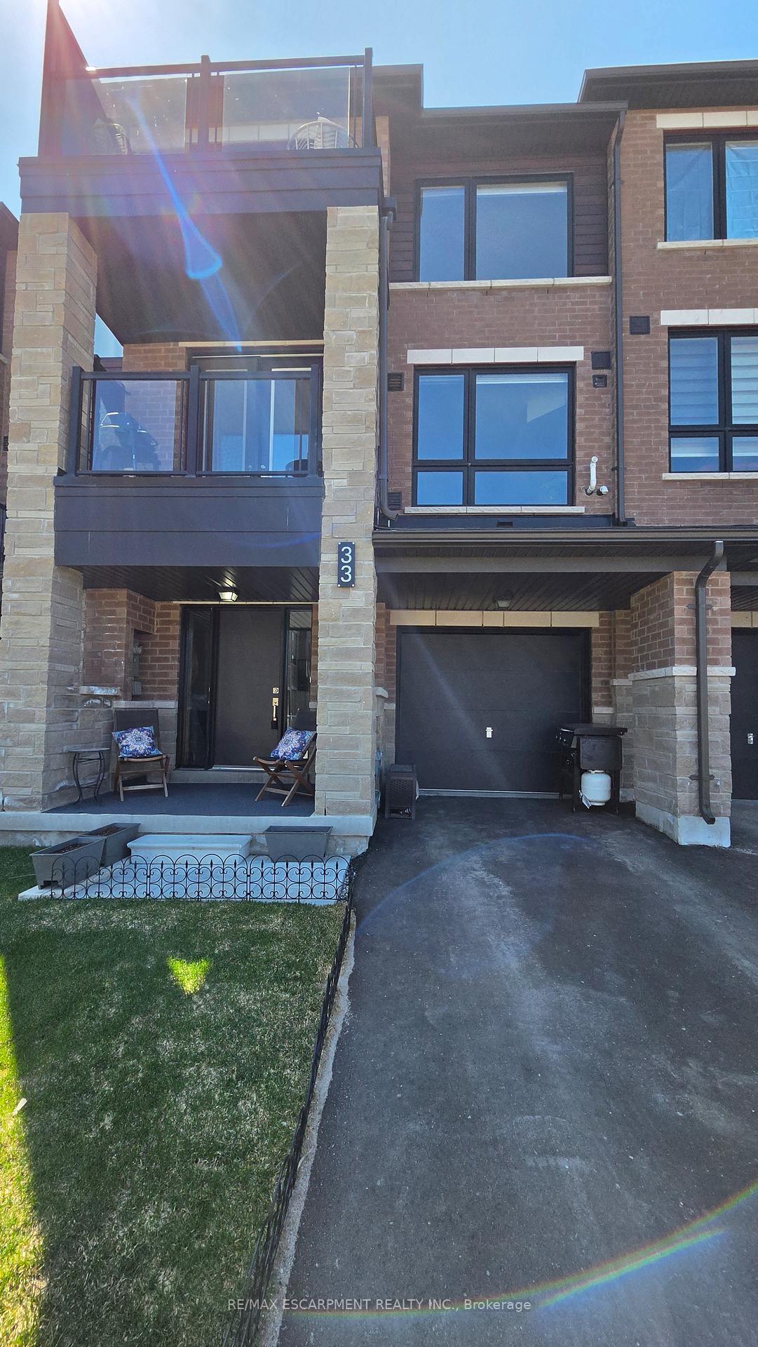 33 Red Maple Lane, Barrie, ON L9J 0N4