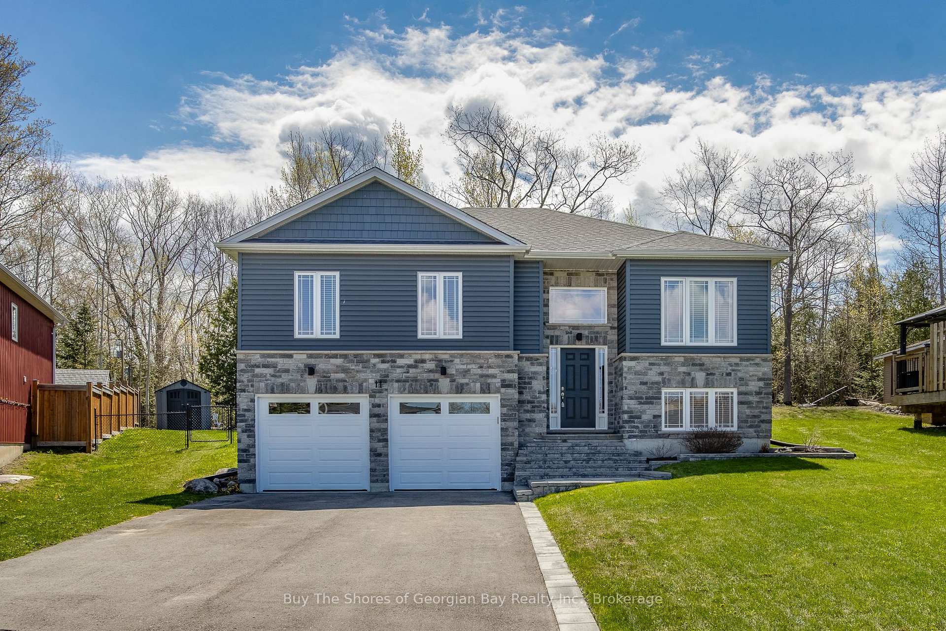 11 Ralph Dalton Boulevard, Tay, ON L0K 2A0
