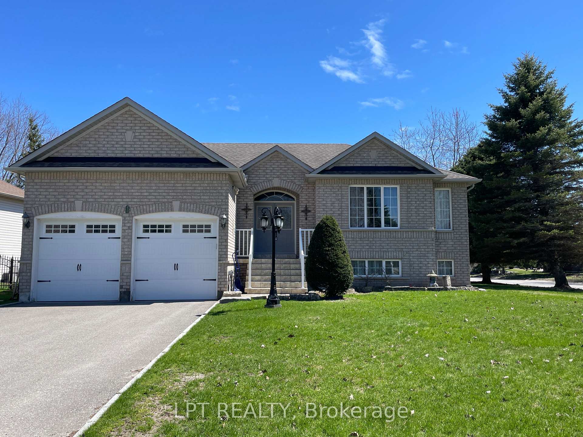 1 Bay Court, Wasaga Beach, ON L9Z 1P7