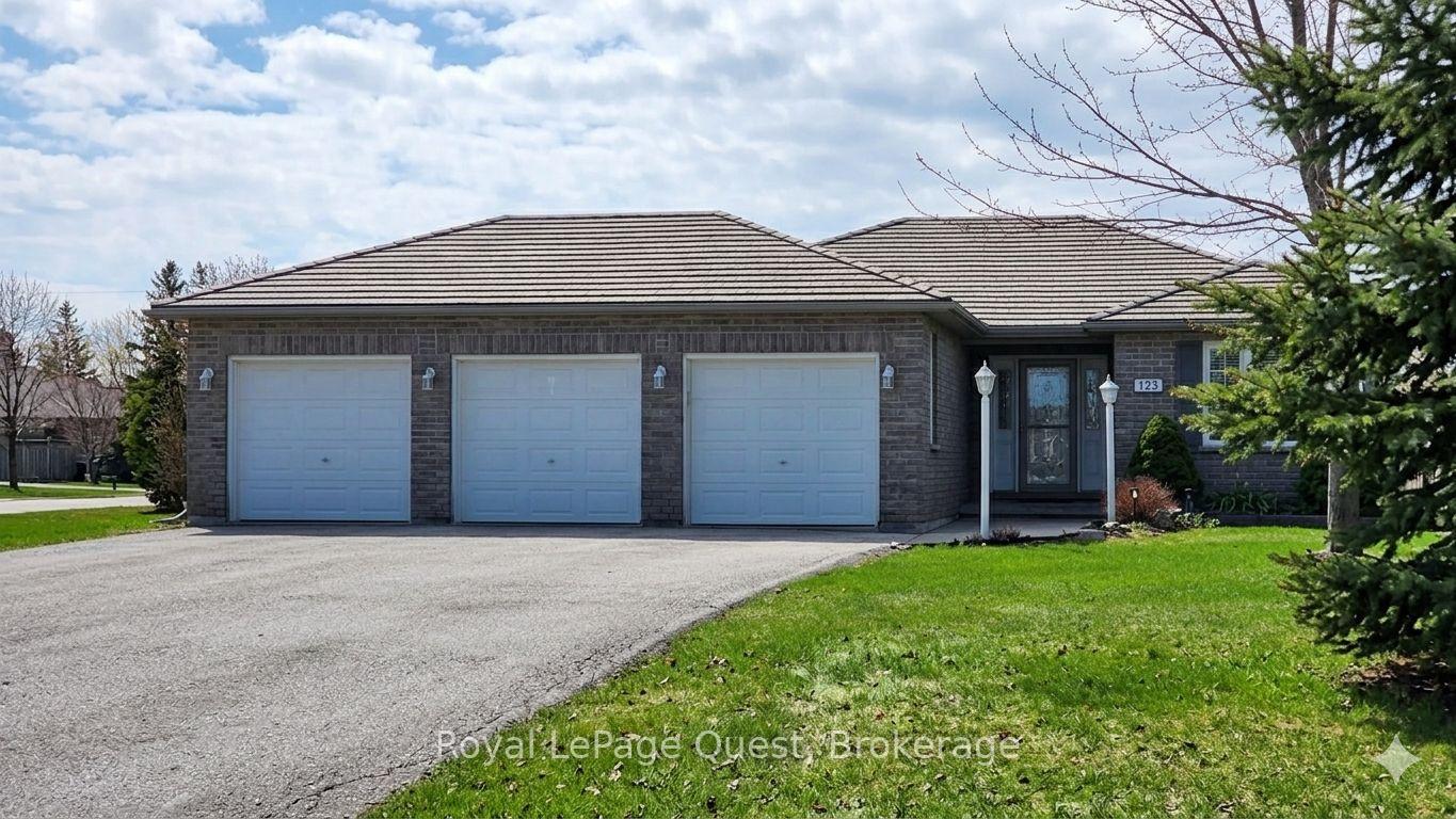 4662 Zachary Crescent, Ramara, ON L3V 0K8