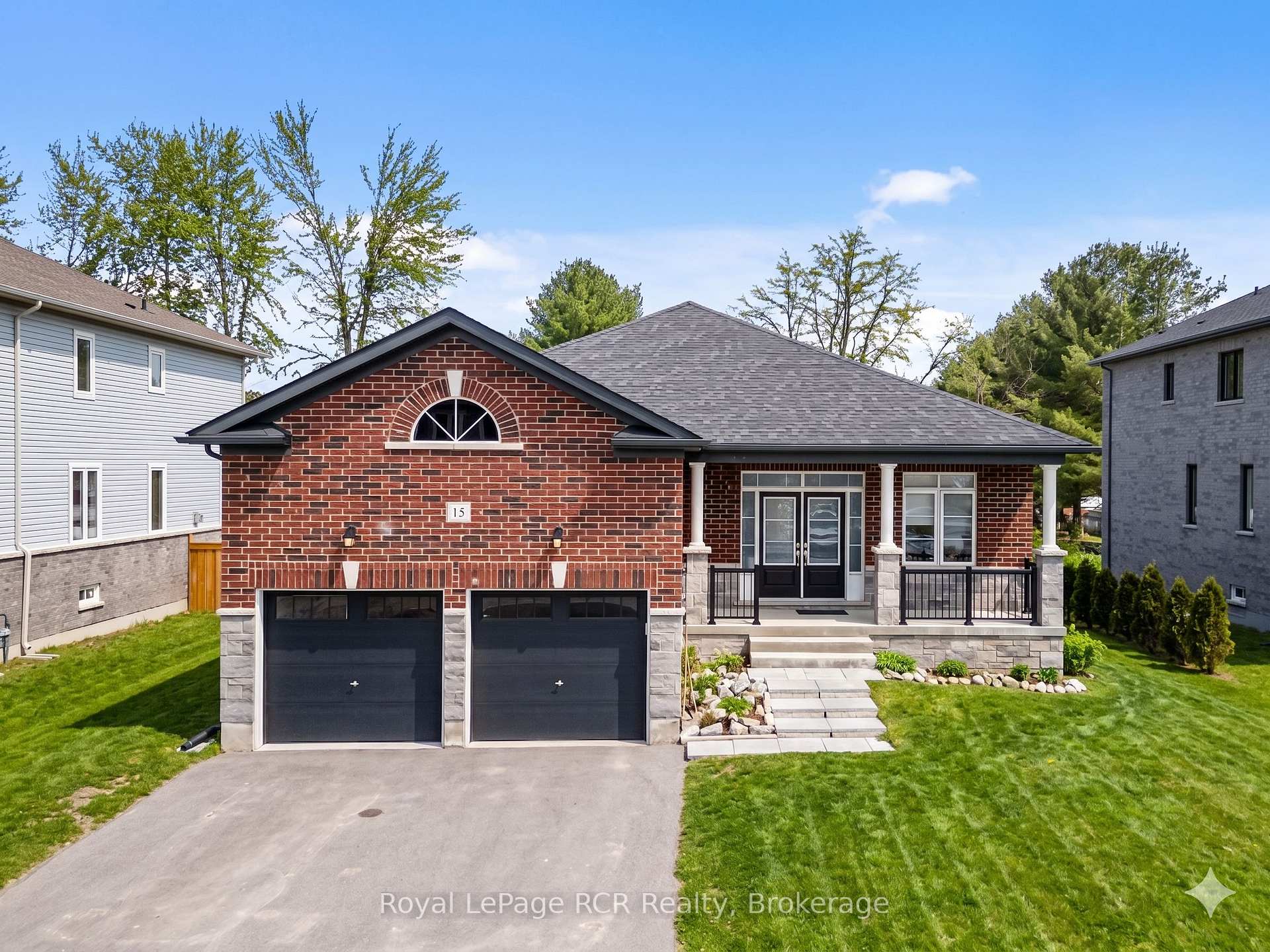 15 Emerald Street, Wasaga Beach, ON L9Z 0K8