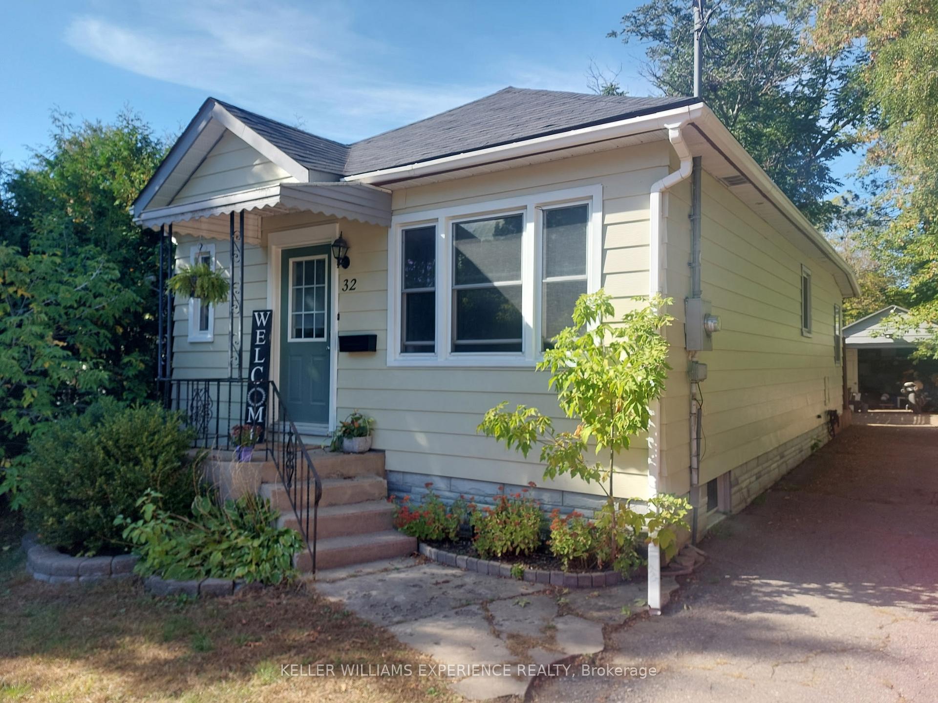 32 HENRY Street, Barrie, ON L4N 1C4