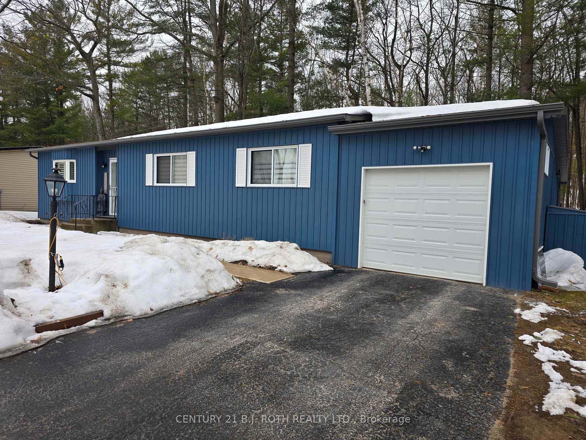 10 Allen Drive N, Wasaga Beach, ON L9Z 1K5