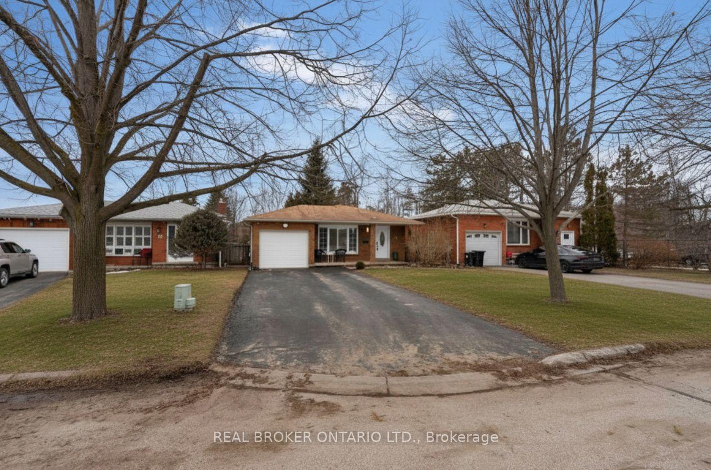 15 Buchanan Street, Barrie, ON L4M 6B7
