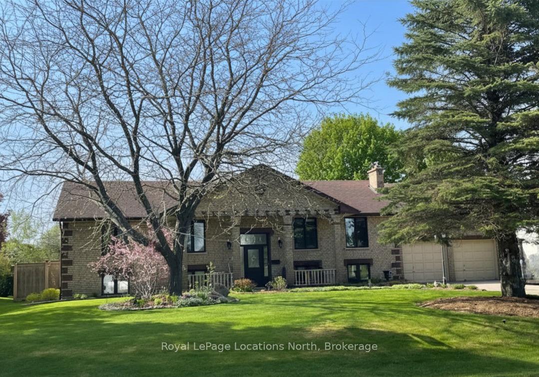 15 Blackburn Avenue, Clearview, ON L0M 1P0