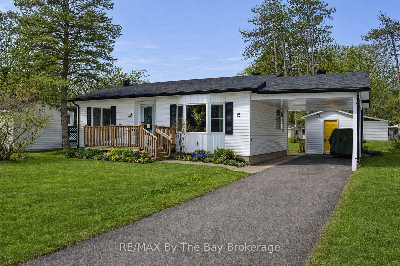15 Carruthers Street S, Wasaga Beach, ON L9Z 1K2