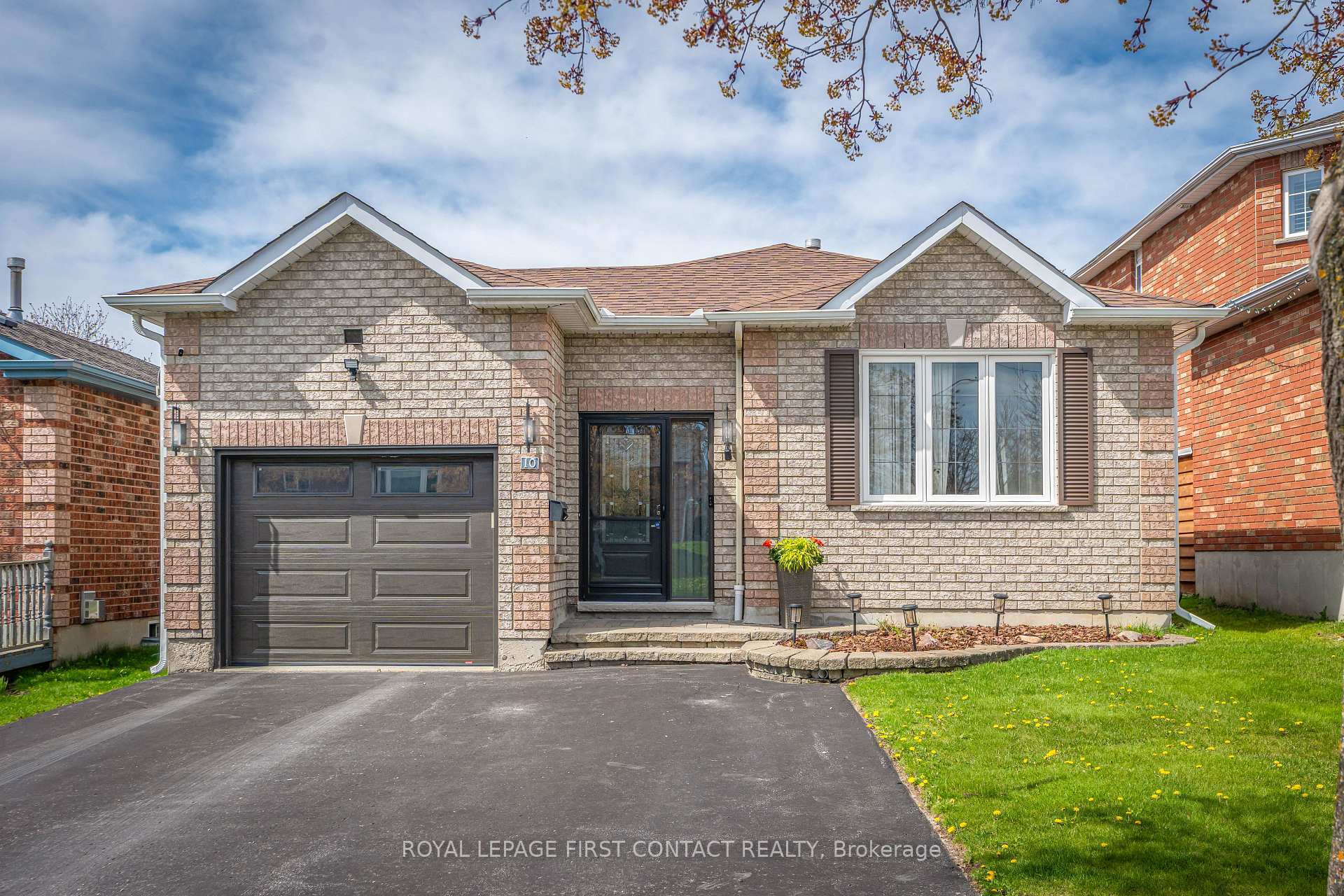 10 Wismer Avenue, Barrie, ON L4N 7X8