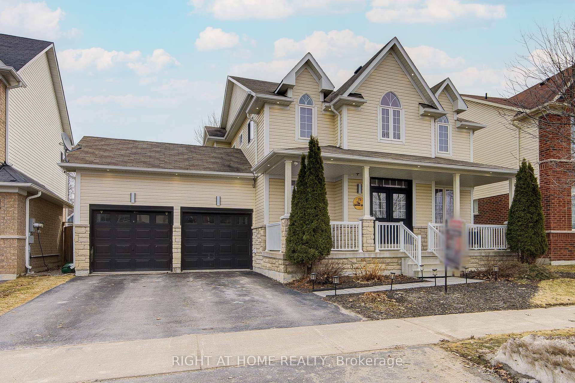 79 The Queensway Way, Barrie, ON L4M 7J3