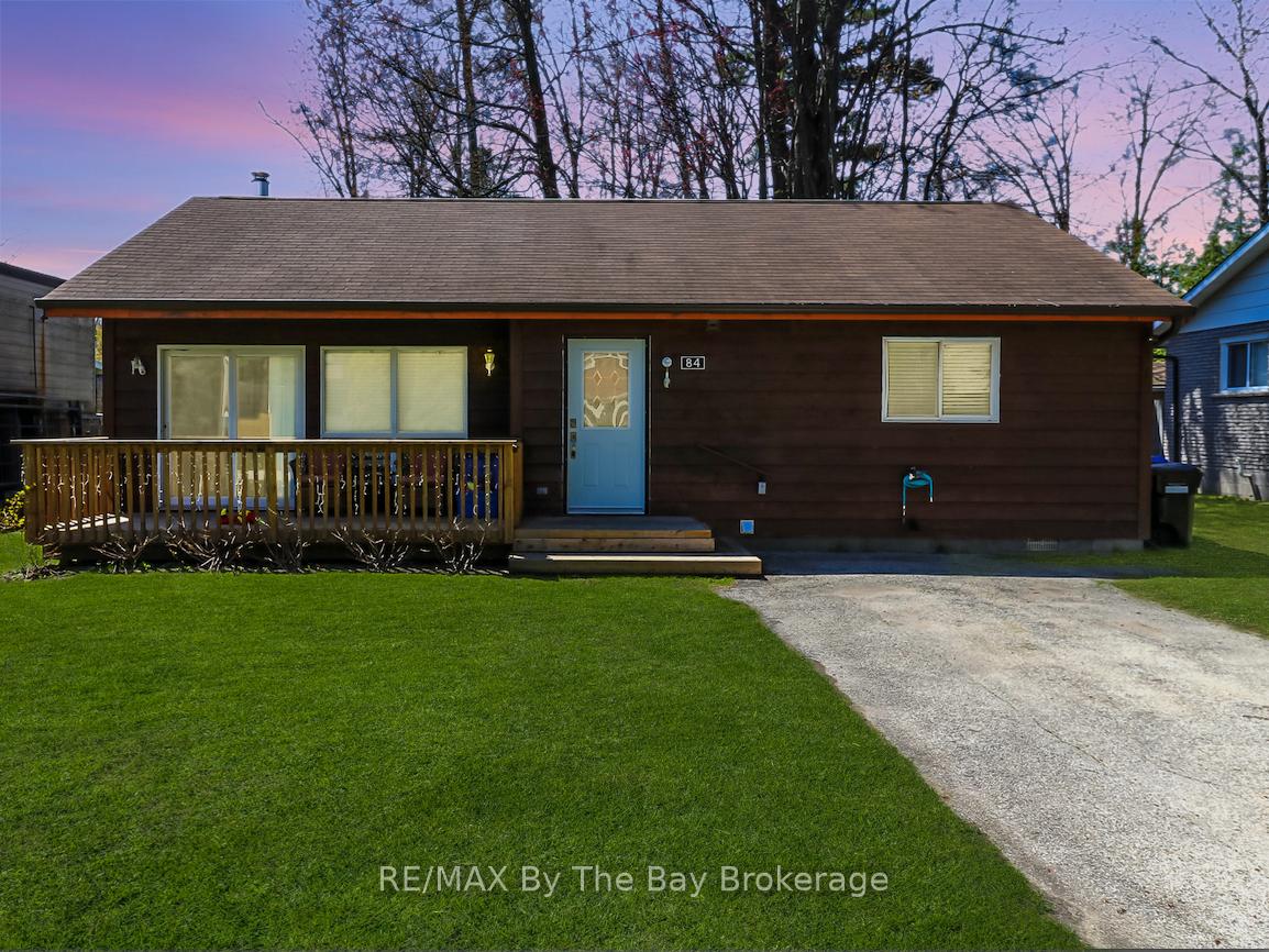 84 32nd Street N, Wasaga Beach, ON L9Z 2C4