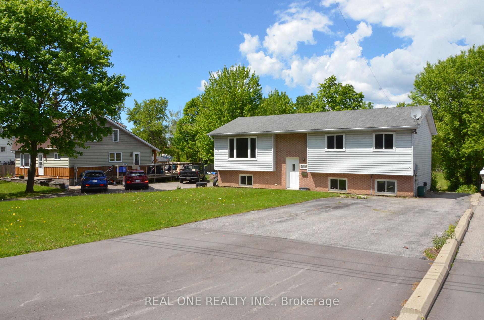 216 Foster Drive, Barrie, ON L4N 3X8