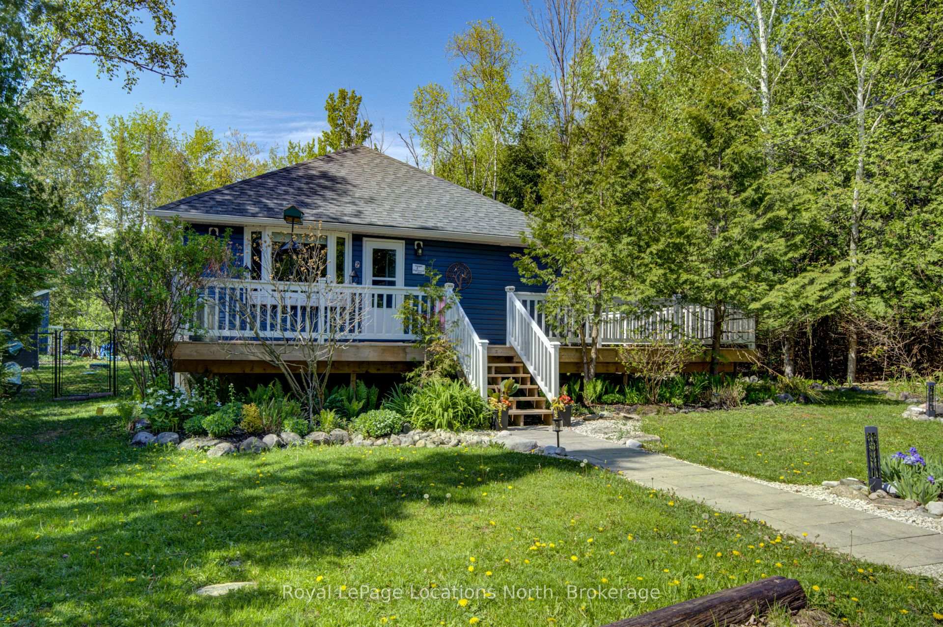 2 Maplewood Drive, Tiny, ON L0L 1P1