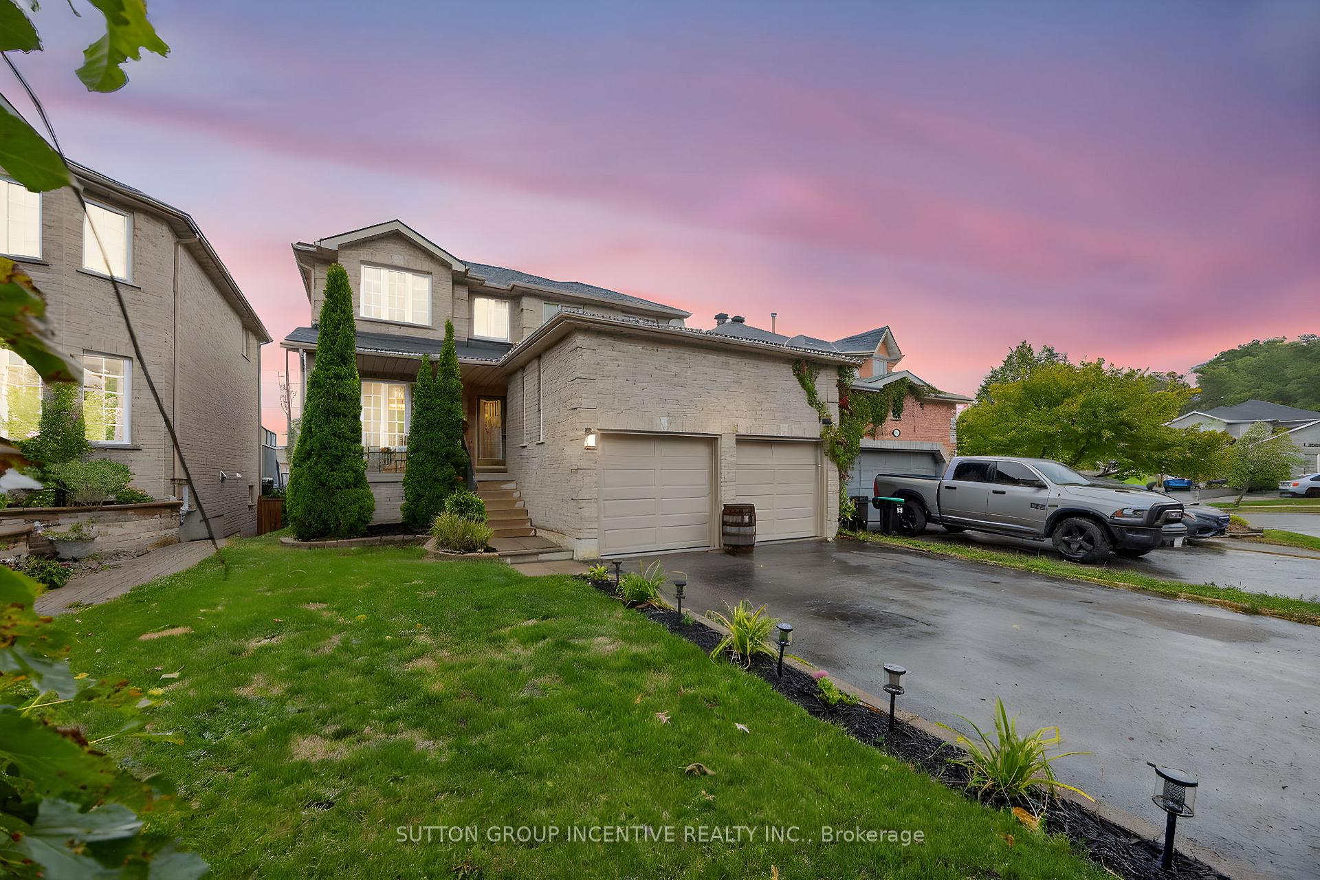 4 Dunnett Drive, Barrie, ON L4N 0H8