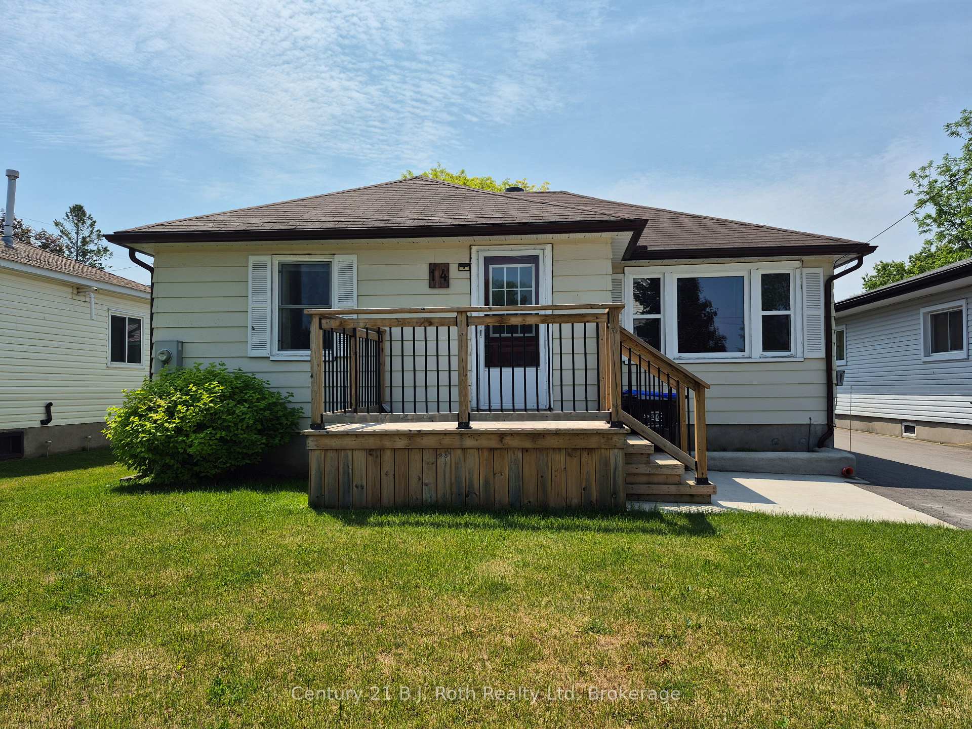 14 Wolfe Street, Penetanguishene, ON L9M 1B9