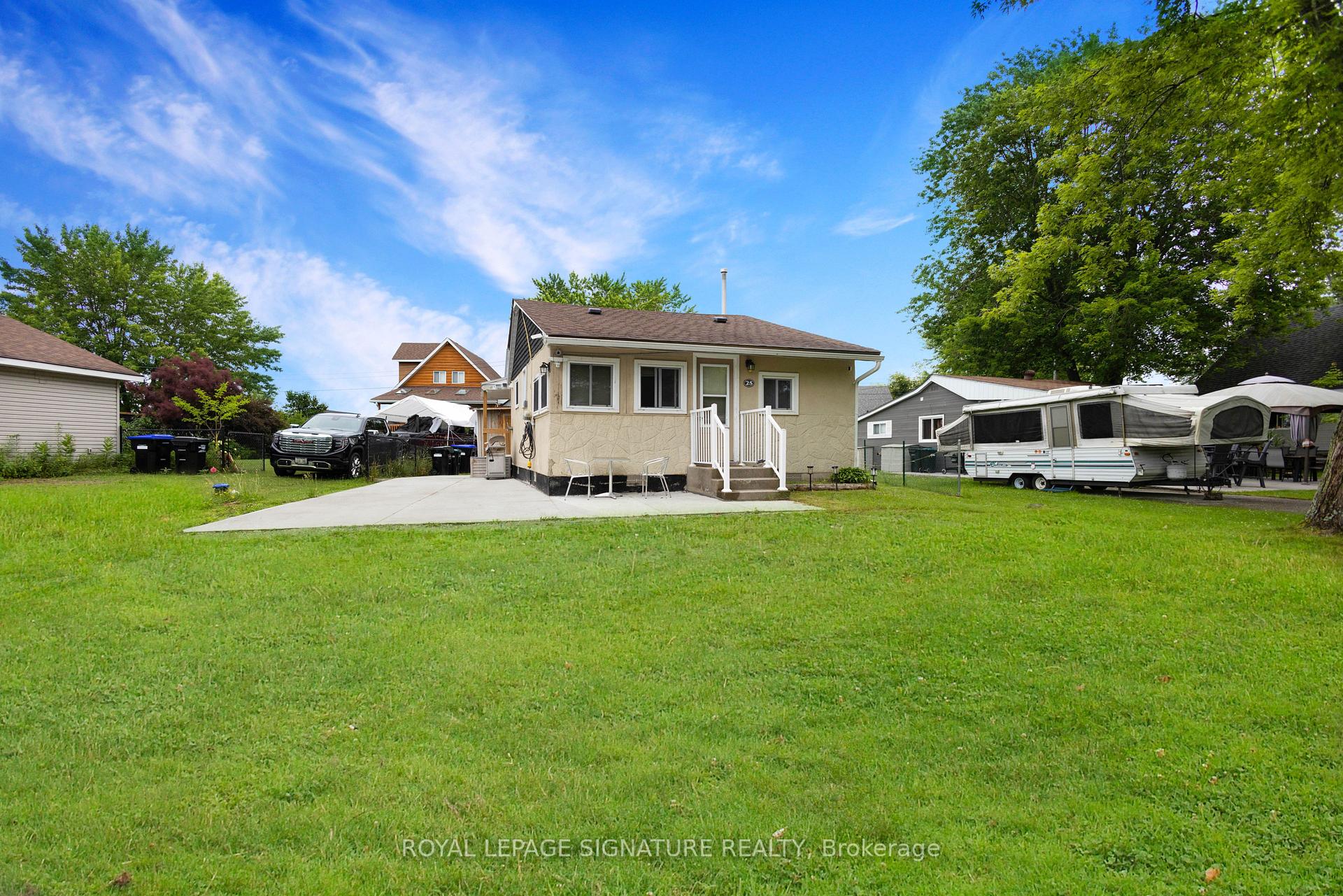 25 Playfair Drive, Tay, ON L0K 2C0