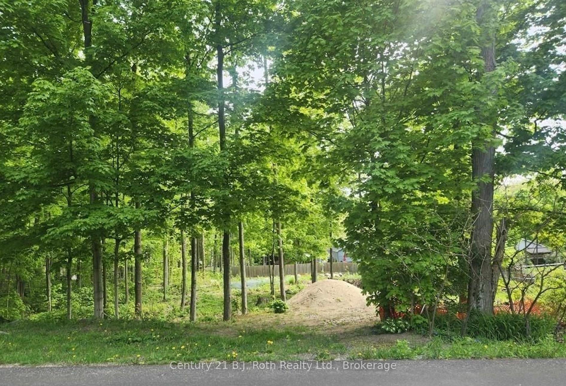 81 Polish Avenue, Penetanguishene, ON L9M 1W8