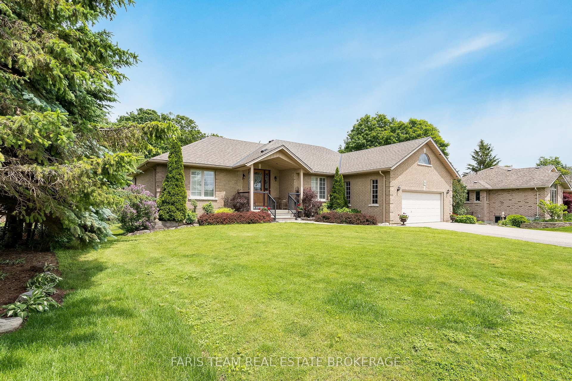 5 Blake Court, Wasaga Beach, ON L9Z 1R8