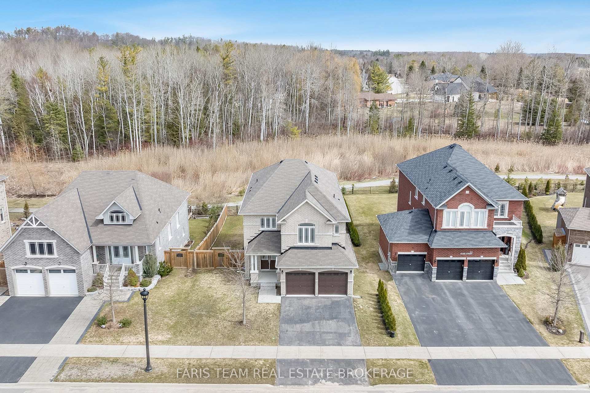 33 Pearl Street, Wasaga Beach, ON L9Z 0G9