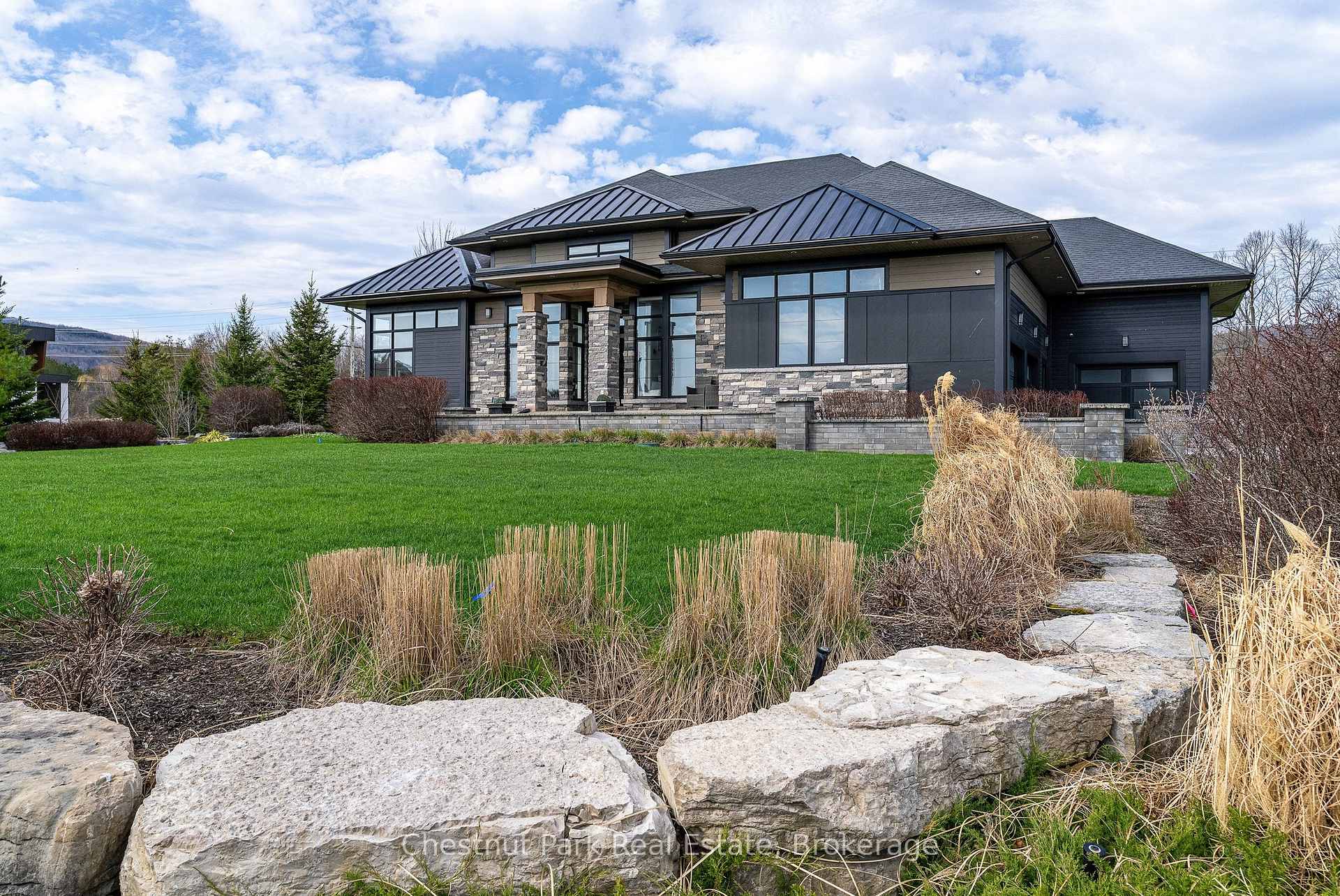 1 Windrose Valley Boulevard, Clearview, ON L9Y 0K2
