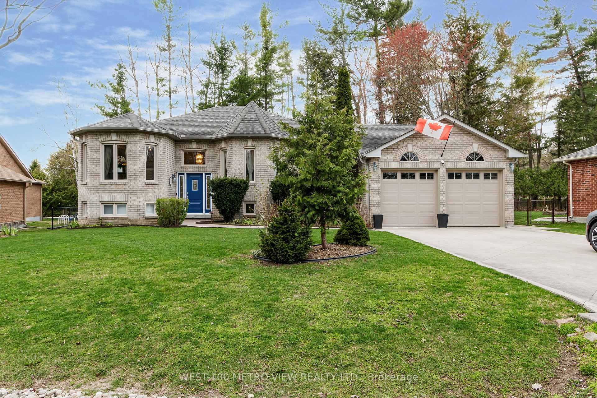 7 Fairway Crescent, Wasaga Beach, ON L9Z 1C1