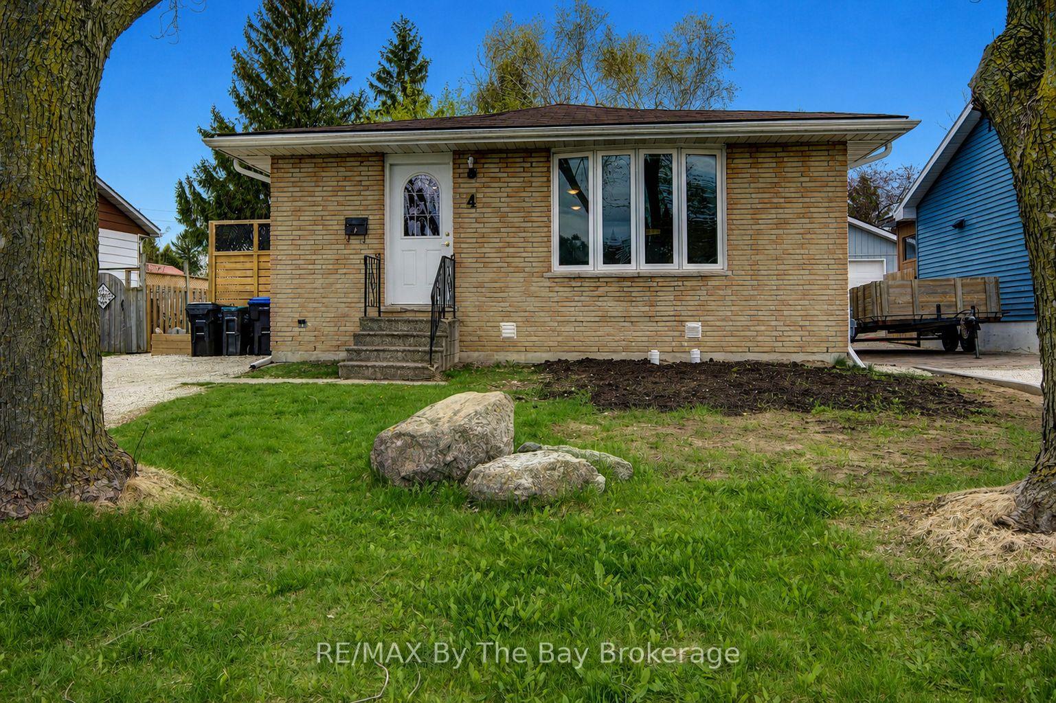 4 Watts Crescent, Collingwood, ON L9Y 4H2