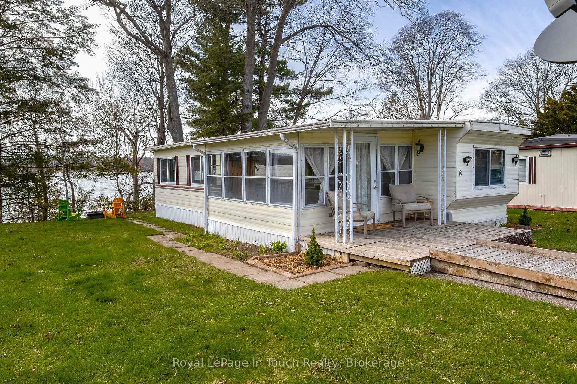 8 Lakeshore Road, Midland, ON L4R 0B9