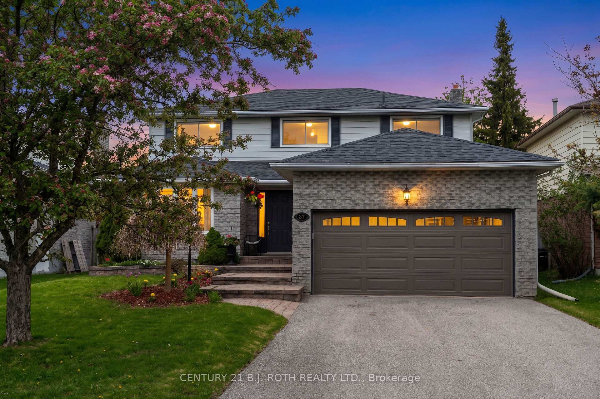 37 Laurentian Lane, Orillia, ON L3V 7N8
