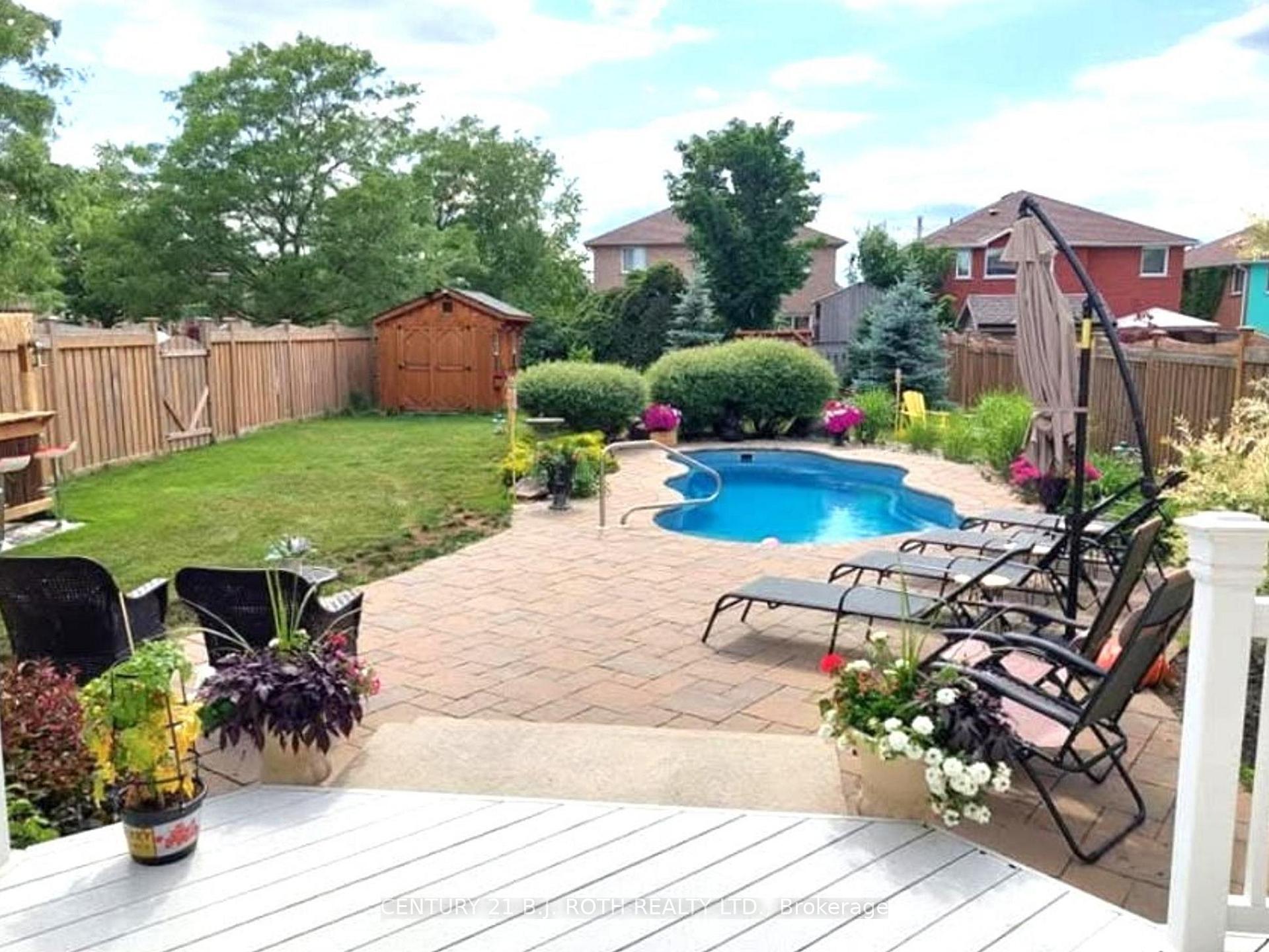 14 Round Leaf Court, Barrie, ON L4N 9N3
