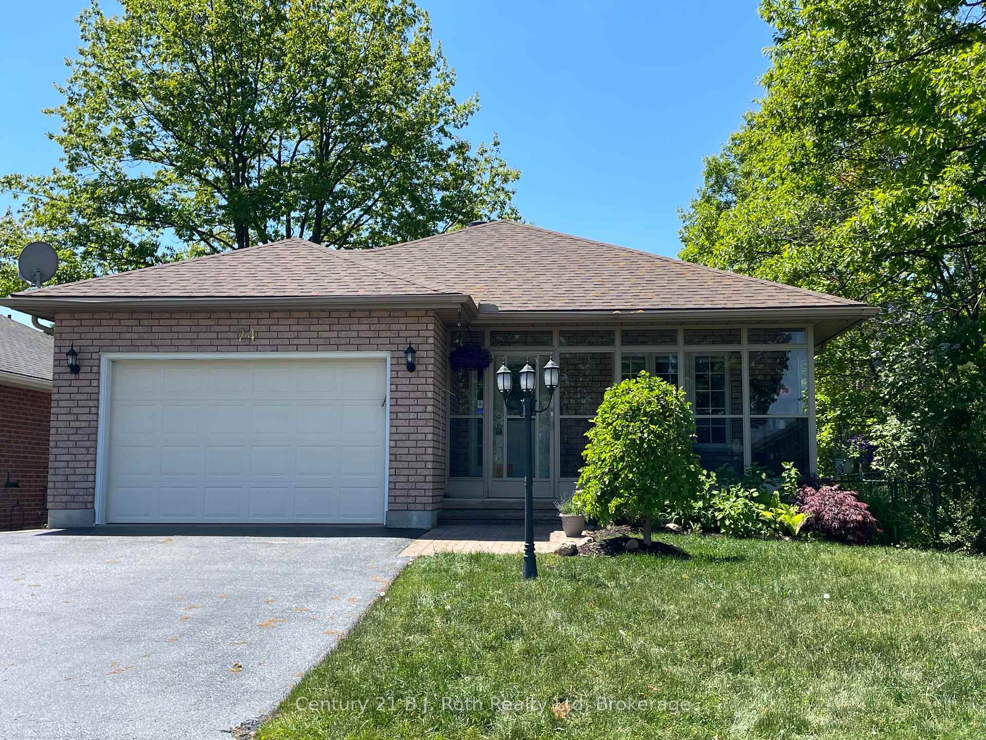 24 Marchand Drive, Penetanguishene, ON L9M 2J2