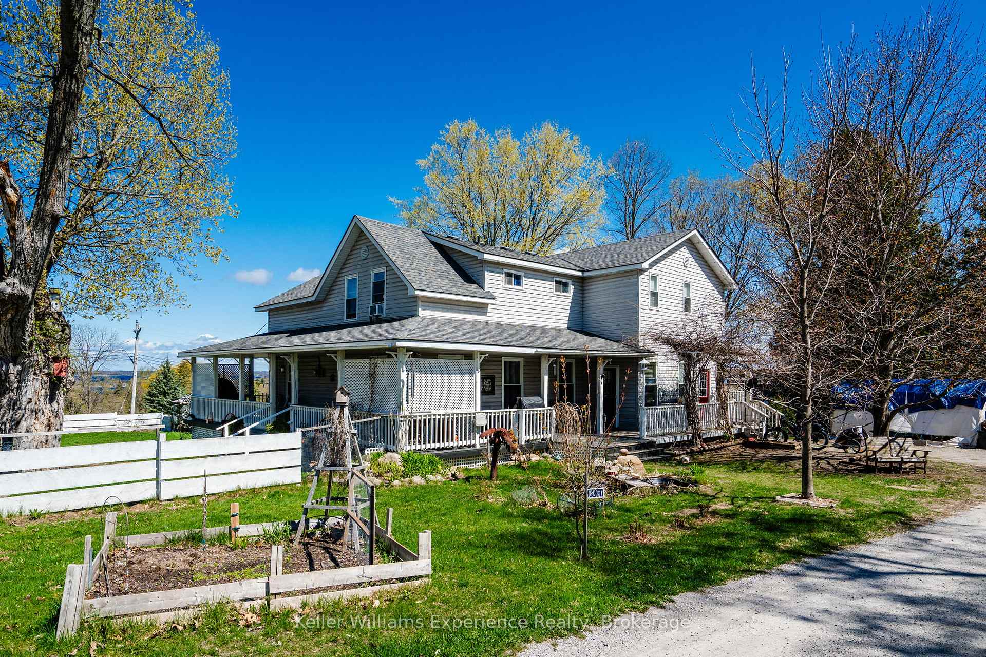 107 Pine Street, Tay, ON L0K 2C0