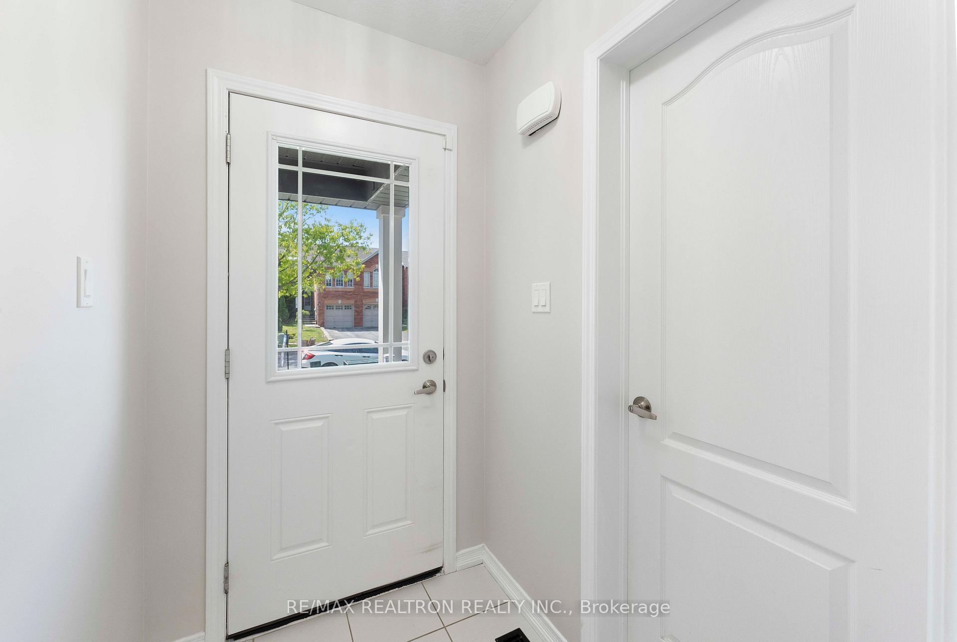 25 ROBINSON Street, Barrie, ON L4N 3J1