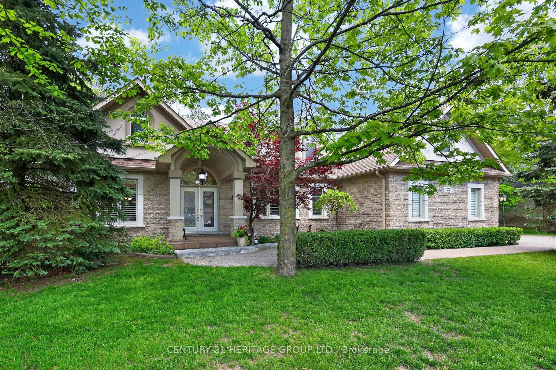22 Lloyd Cook Drive E, Springwater, ON L9X 0H5