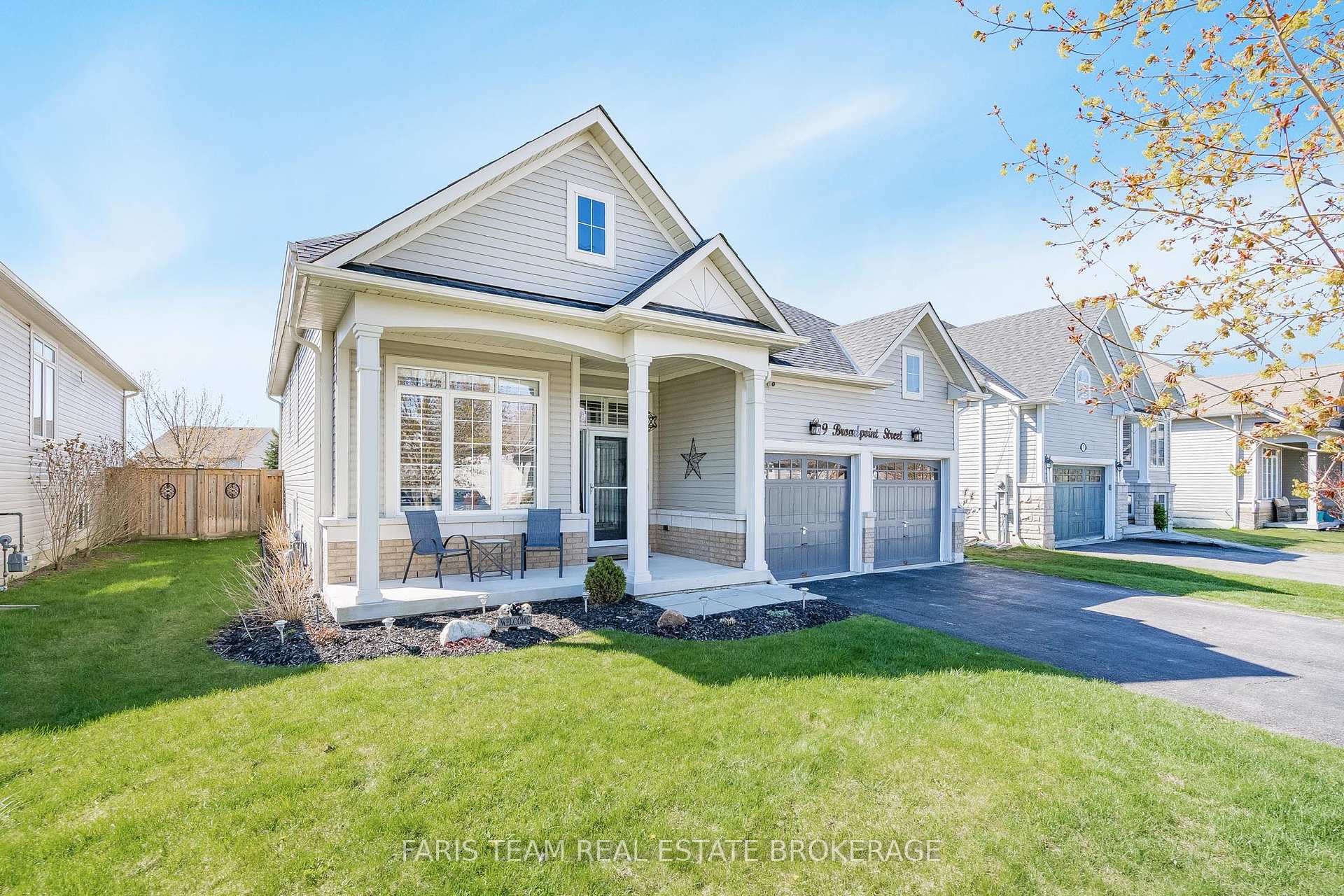 9 Broadpoint Street, Wasaga Beach, ON L9Z 3B8