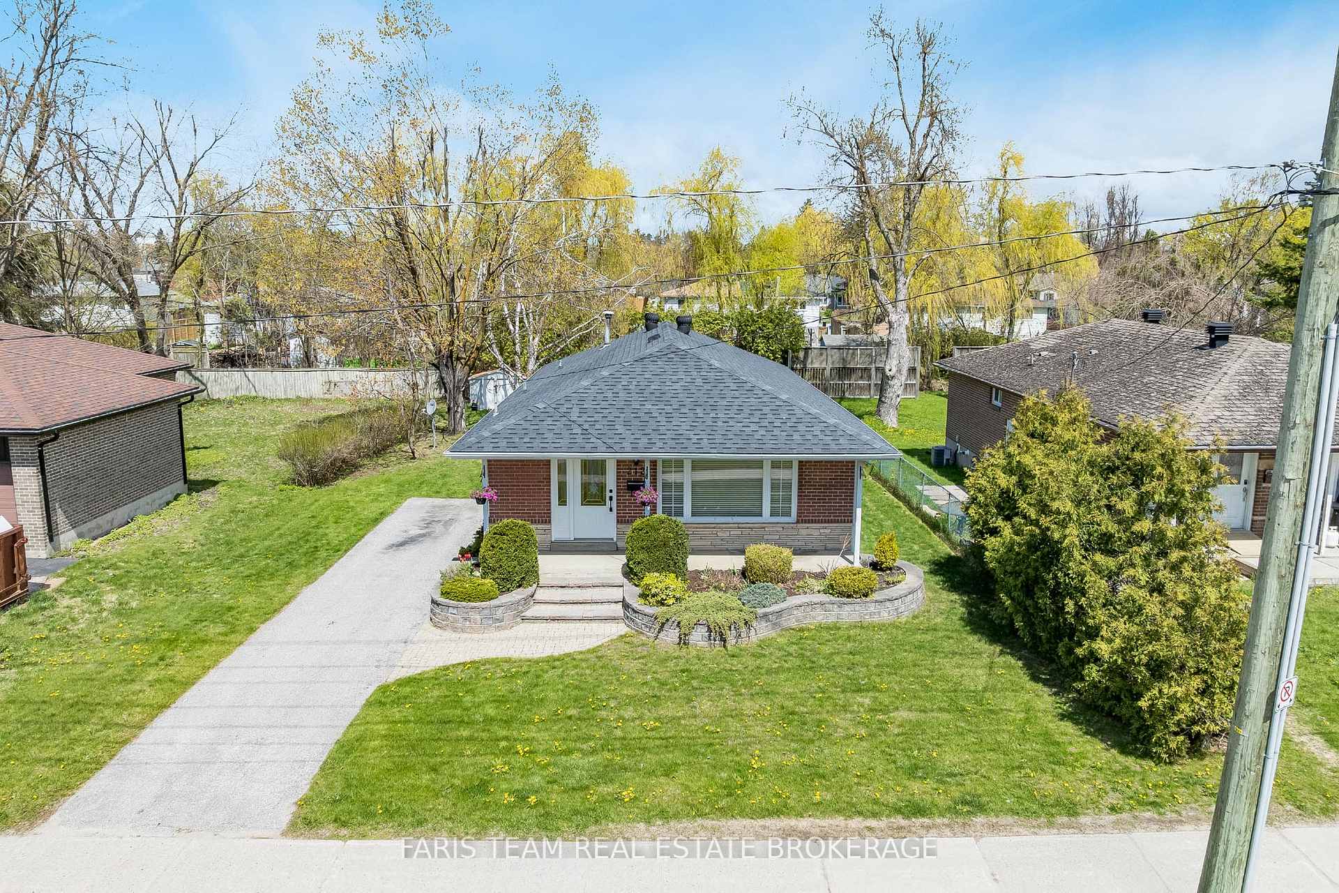 212 Grove Street E, Barrie, ON L4M 2P9