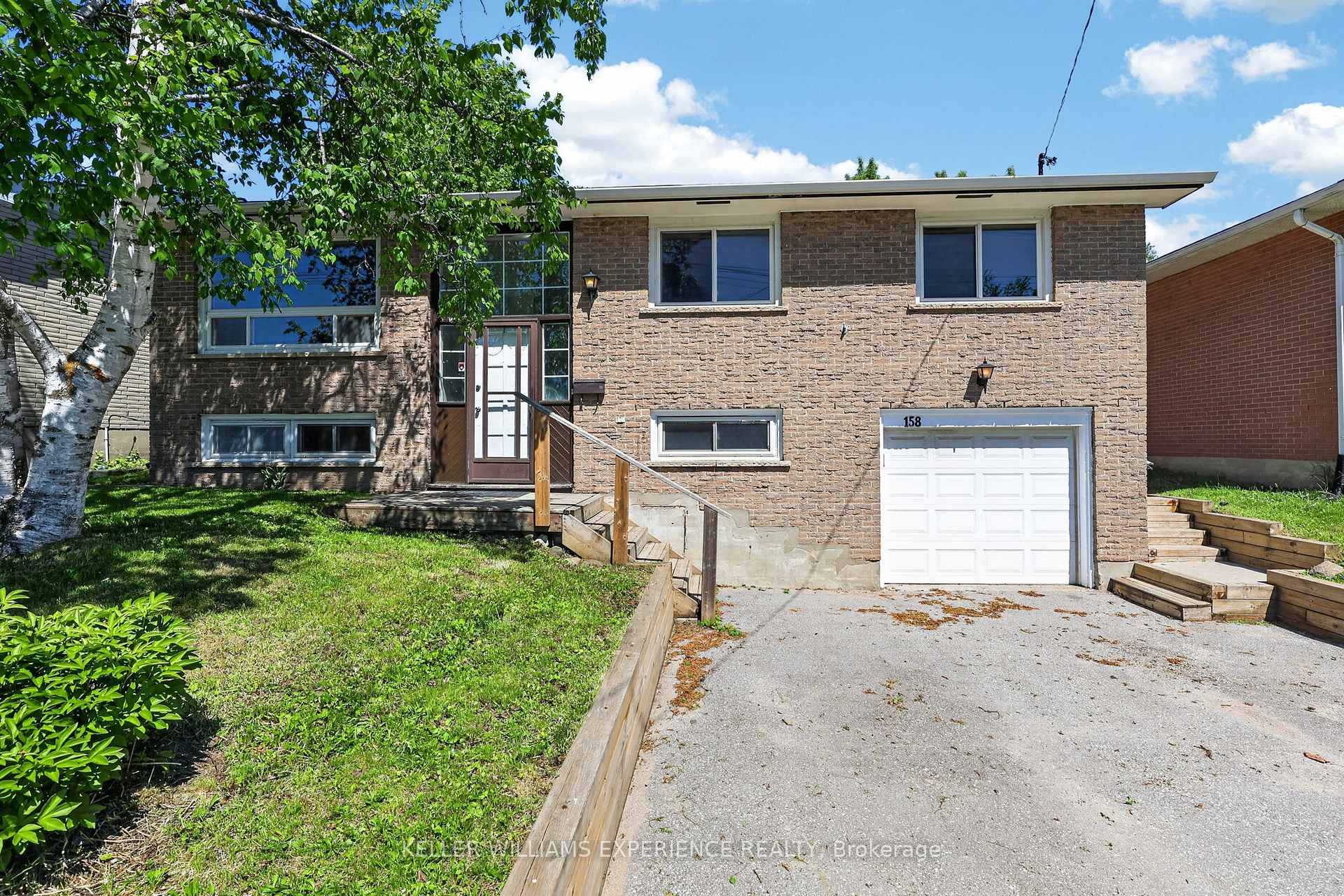 158 CUNDLES Road E, Barrie, ON L4M 2Z9