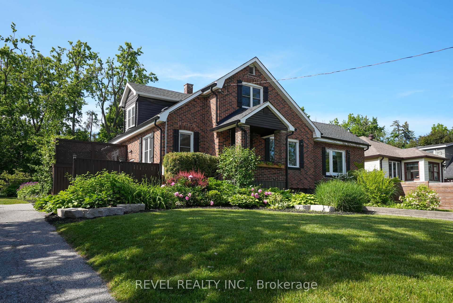 36 Dalton Street, Barrie, ON L4N 1M3