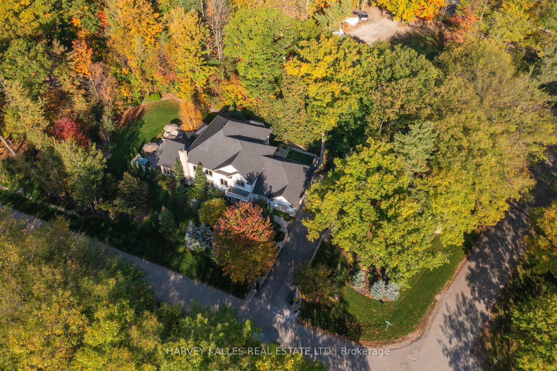 6 Georgina Drive, Barrie, ON L4M 1E9