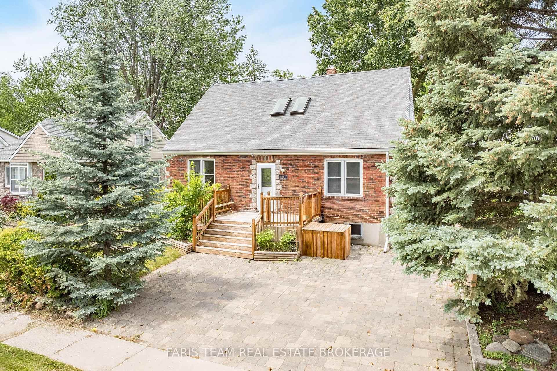 18 Holgate Street, Barrie, ON L4N 2T5