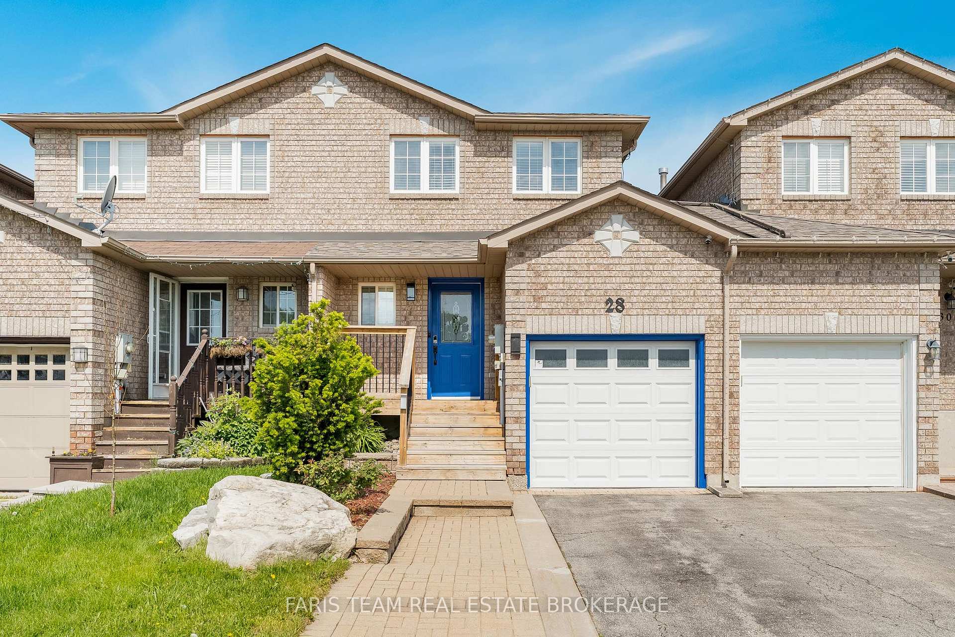 28 Raymond Crescent, Barrie, ON L4N 0V4