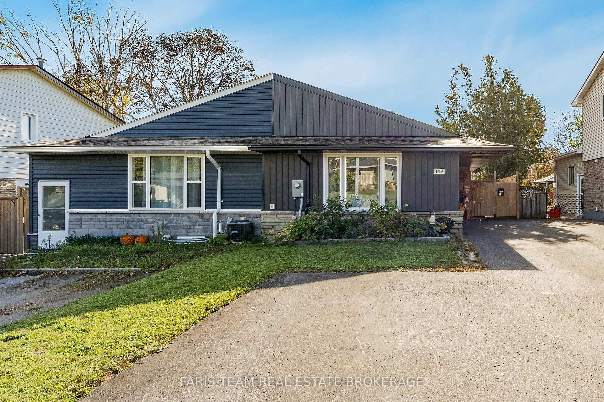 109 Daphne Crescent, Barrie, ON L4M 2Y7
