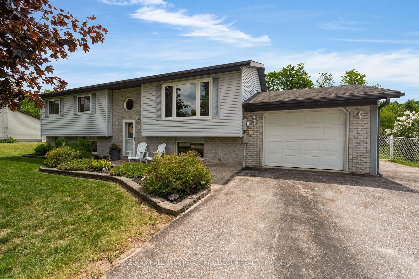 9 Adams Avenue, Springwater, ON L9X 0A1